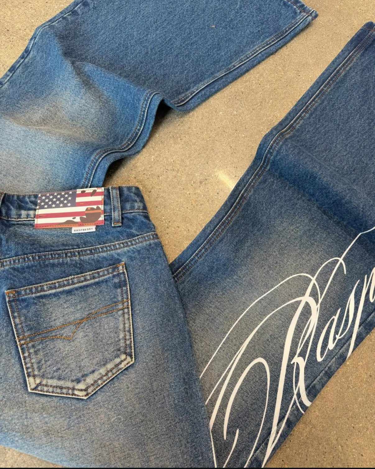 RASPBERRY FLARED JEANS <3